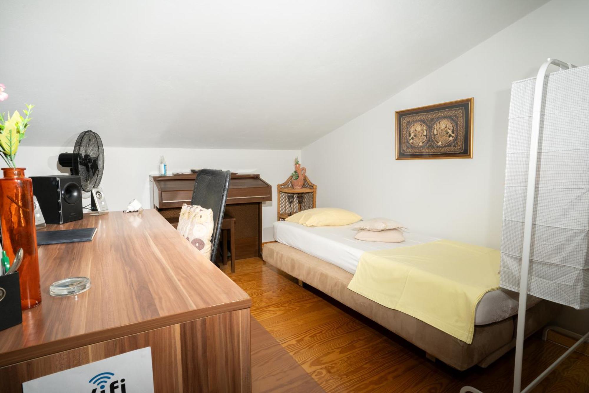 Maria'S Airport Apartment Коропион Екстериор снимка