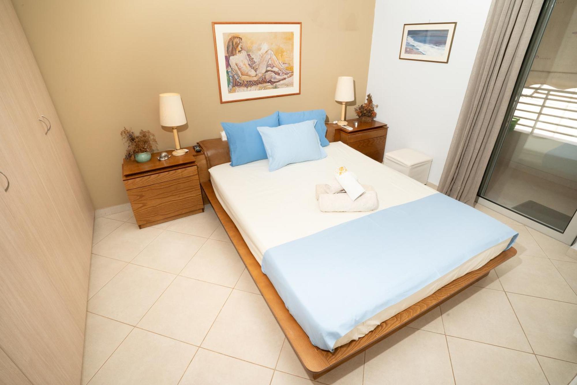 Maria'S Airport Apartment Коропион Екстериор снимка