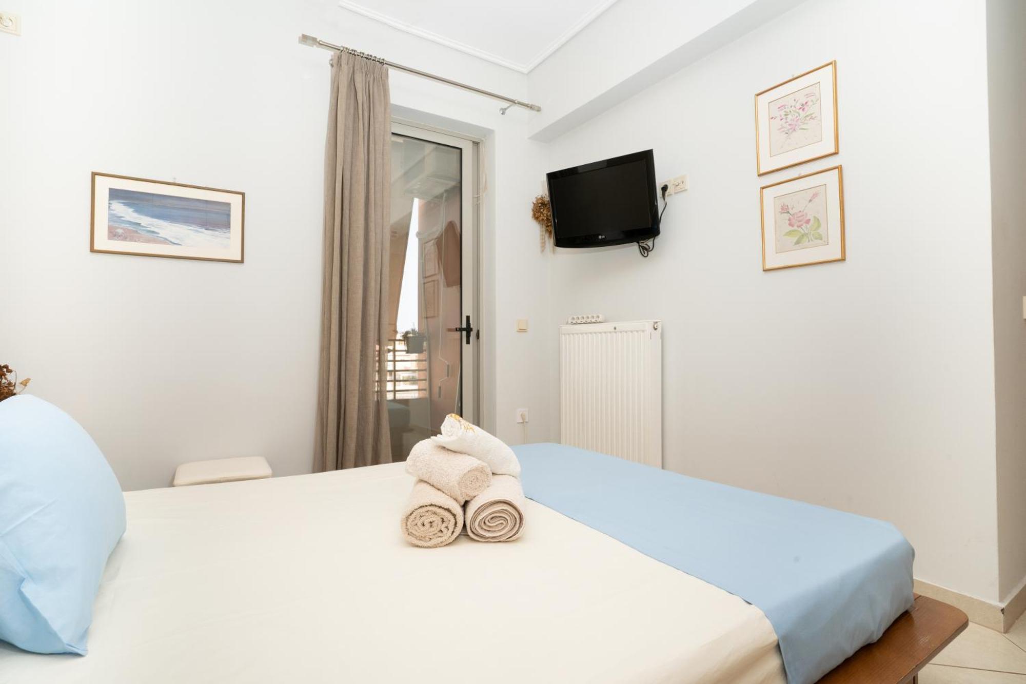 Maria'S Airport Apartment Коропион Екстериор снимка