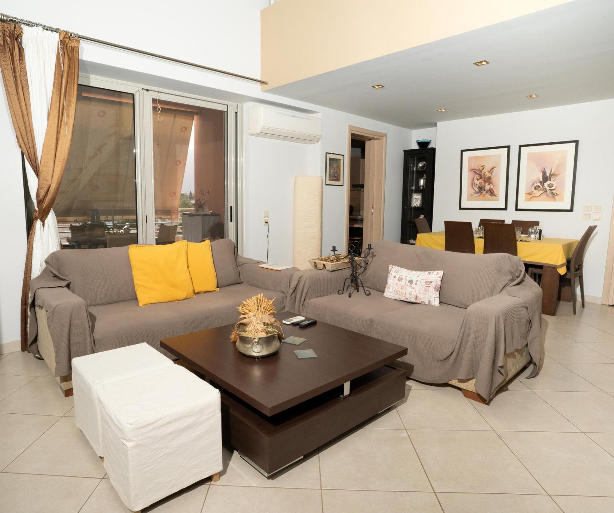 Maria'S Airport Apartment Коропион Екстериор снимка